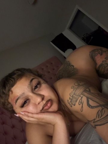 Clarksville TN Visiting: Two Girls — FaceTime Available - 1