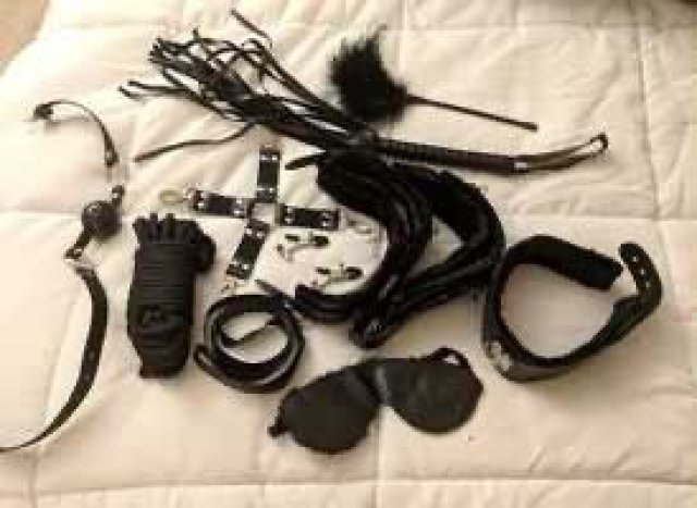 Cleveland Kinky Female Escort — Facesitting & Smothering - 1