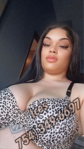 Tampa Female Escort — Private Companionship, Overnights & Content - 1