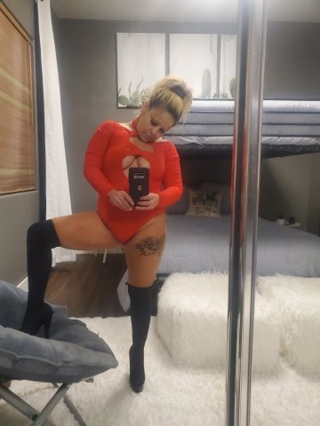 Las Vegas Downtown Blonde MILF Escort Hosting on Fremont St (Text Only) - 1