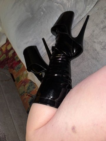 Ivy (Italian) — South Jersey Incall Female Escort with Light Dom/Humiliation - 1