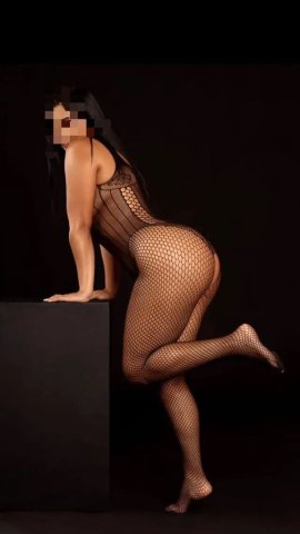 Latina caliente en tu zona (30) — sexo oral, vaginal y más - 1
