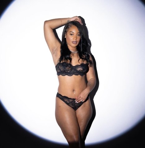 Discreet In & Outcall Female Escort — Long Beach - 1