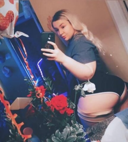 Lexington Blonde Escort — Curvy, Fun Girl by the Airport (Verification Required) - 1