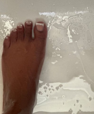 Cleveland Ohio High-Class Female Escort — BBJ & Foot Fetish Pics - 1