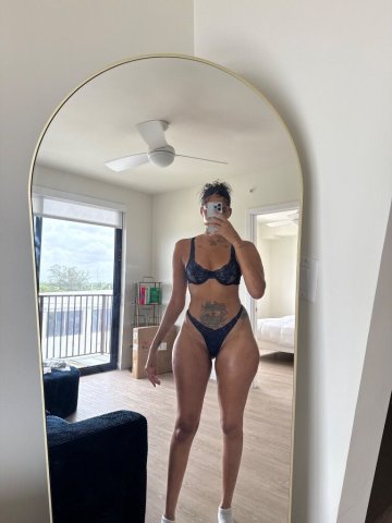 Cleveland Female Escort — Hourly & Half-Hour Service, Deposits Required - 1