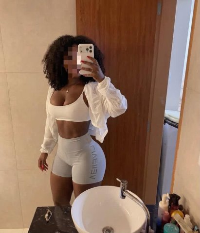 Columbus Female Escort — Flirty conversation and chemistry - 1