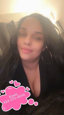 Aleah (North Bay) Petite Female Escort — Incall & Outcalls w/ Small Deposit - 1