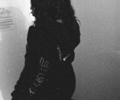 Visalia Light-Skin Female Escort — 21 - Image 2