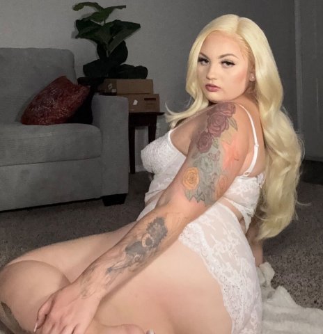 Blonde companion Melody Monroe in San Francisco — classy, curvy & passport-ready - 1