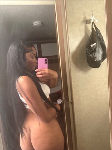 Seattle Female Escort — Outcall Pleasure & Relaxation - 1
