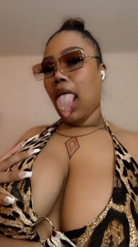 Dayton OH Female Escort — Oral-focused longer encounters - 1