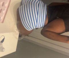 Wet tight pussy with deep throat — outcalls only (cash only) - Image 4