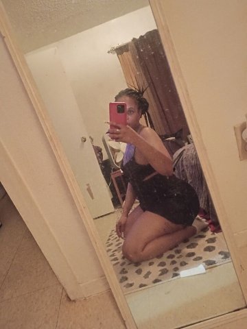 Waco Neyomi — 5'1” 150 lbs Yellow Bone Escort - 1