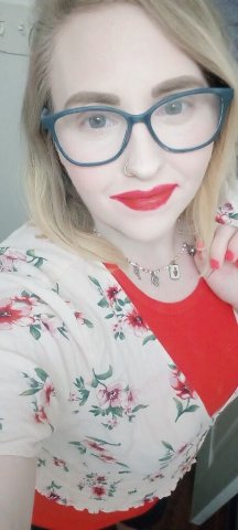 Sadie — Petite Geeky Blonde Pin-Up Escort in Louisville (Massage & Girlfriend-Style) - 1