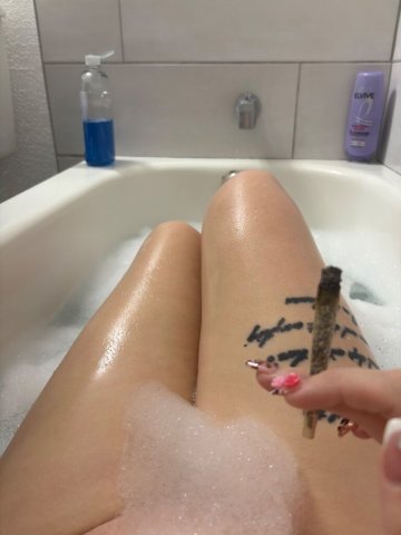 Camille’s Empire — Jacksonville FL Incall Female Escort (Creampie, 2 Guys) - 1