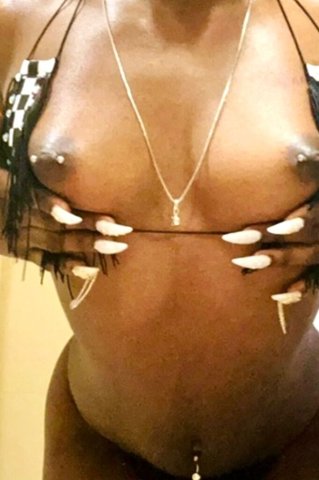 Milwaukee Female Escort — cash-only, tinted windows, no bare - 1