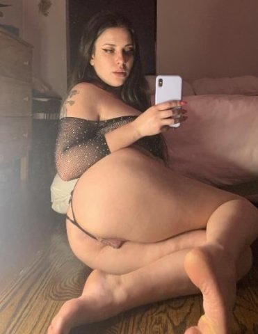 Erie PA Female Escort — Incall/Outcall Car Fun - 1