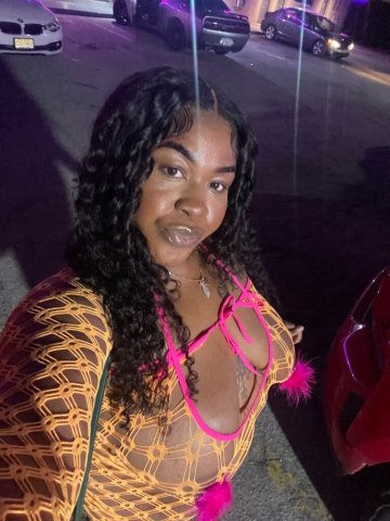 Knoxville Female Escort — Outcall Dates & Toy Play - 1