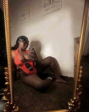 Bakersfield, CA Female Escort — late night outcalls with massage on request - 1