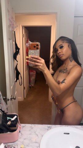 Seattle Female Escort — Dinner dates, overnights & NURU massage - 1