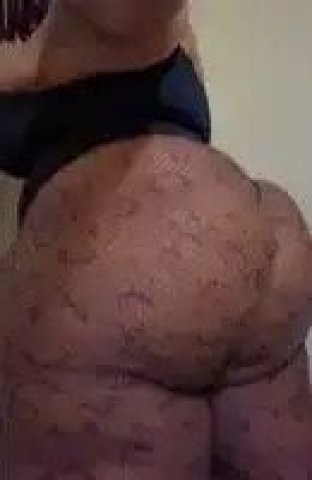 Classy escort with huge natural breasts (35) - 1