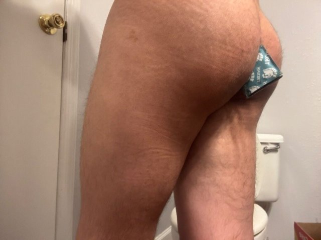 looking for a cheap escort hmu we can talk it out if your snake is big 🤭 - 1