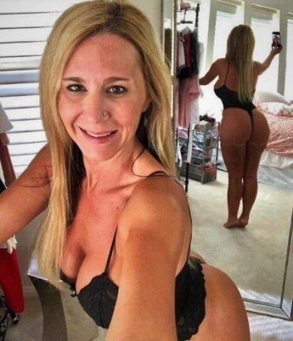 40 Mom Dom — Curvy Female Escort for In-Call/Out-Call & Car Fun - 1