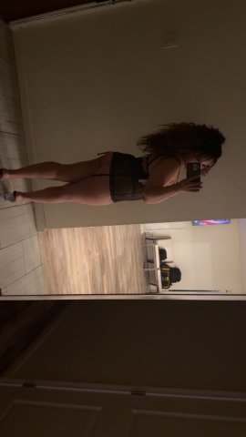 Curly Hair Short Latina Escorts — Santa Cruz (23) - 1