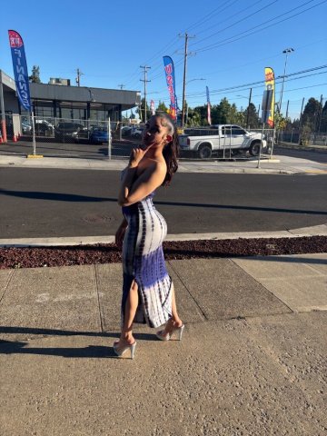 Seattle Female Escort — in-calls, outcalls & car dates - 1