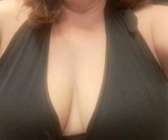 Ventura CA Female Escort — Riah Star (BBW, green eyes, burgundy hair) - Image 9