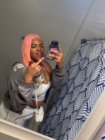 Chicago Female Escort — Outcall deposit required - 1