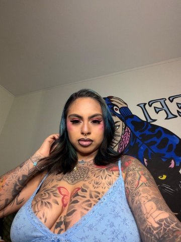 Miami Female Escort — Petite Latina, Size Queen & Outcall - 1