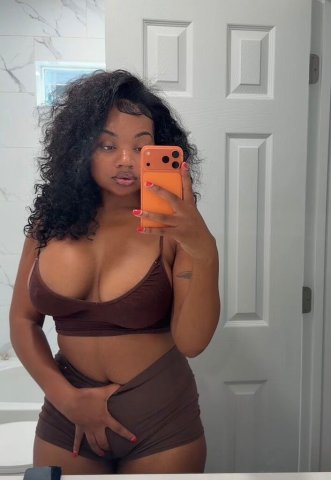 Fort Lauderdale Outcall Female Escort — Curly Hair, Golden Skin & Enhanced Features - 1