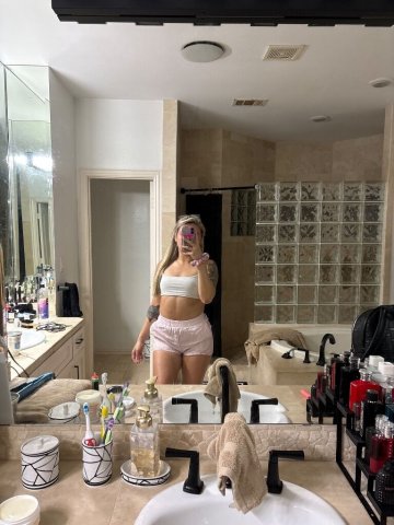 Luna (26) Independent Female Escort in Northern Virginia - 1