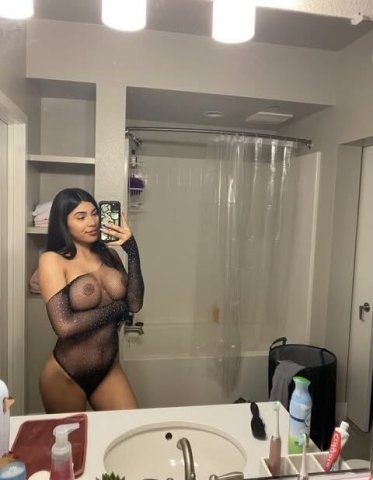 Female Escort in Hickory, NC — GFE, Kissing, Car Fun - 1