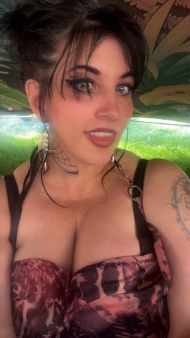 Phoenix Curvy Cougar Escort (Outcall Only) - 1