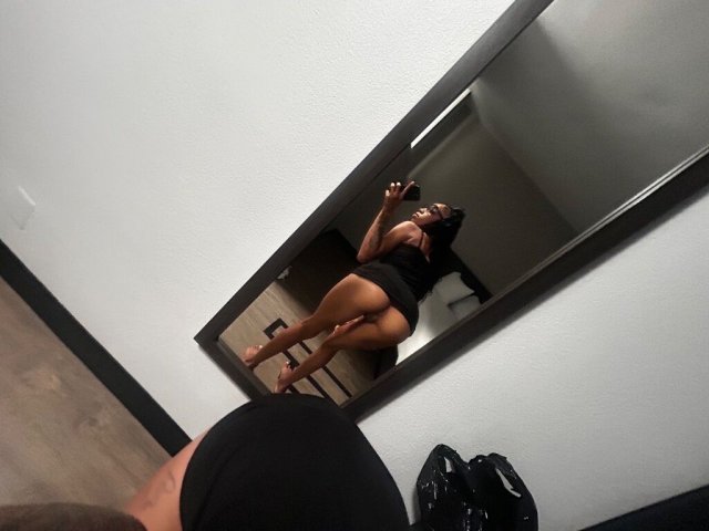 Petite & pretty tight pussy—outcalls & car dates in Tucson, AZ - 1
