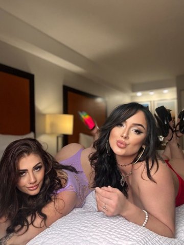 Ember Rae Brunette Escort in Everett — Solo & Duo Appointments - 1