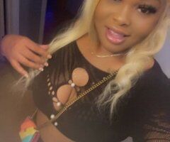 Chicago escorts - Chicago Early Bird — Wet & Sweet 2-Girl Show (30+)