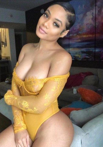 Petite Petite Escort — FaceTime Shows - 1