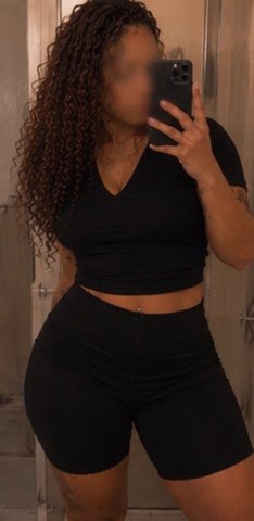 Sacramento CA Escort with Pretty Eyes, Soft Curls - 1