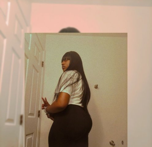 Pretty grown woman (no men under 40) — classy, shower-fresh services - 1