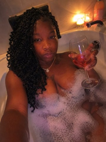 Curvy, discreet escort — Philadelphia escorting - 1