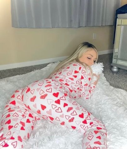 Stockton CA Blonde Escort — Petite, stylish, discreet - 1
