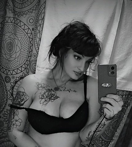Philadelphia Limited-Time Female Escort — Head Only - 1