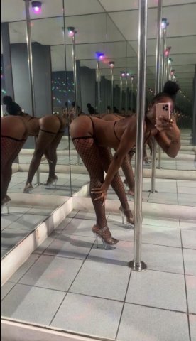 Houston Female Escort — outcalls only, video calls - 1