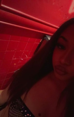 Bakersfield CA Female Escort — Private time with overnights - 1