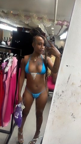 Richmond Petite German-Style Escort — FaceTime Verification - 1