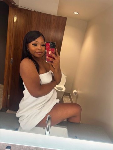 Tacoma Female Escort — Petite slim-thick, upscale outcalls/cardate - 1